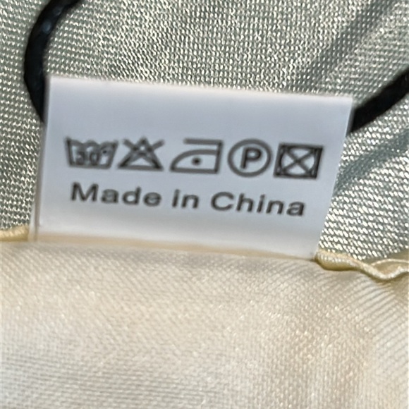 R-2144- Women's Scarf Blue Brown And Gray Colors NWT - Picture 6 of 6